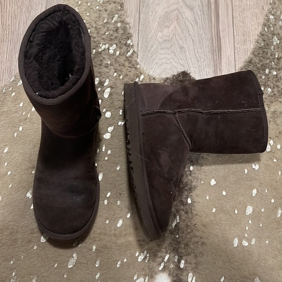 Chocolate short uggs. - Picture 2 of 2